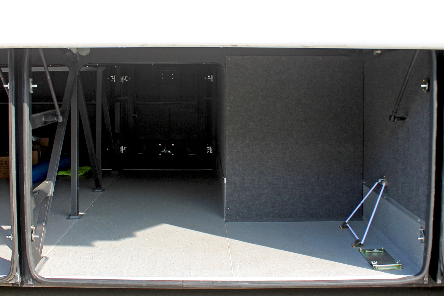 Автобус Golden Dragon XML6129JR Navigator